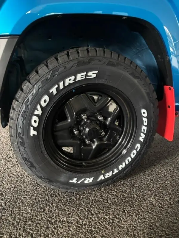 トーヨーオープンカントリーR/Tを履くジムニー（JB64）