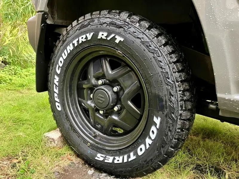 トーヨー・オープンカントリー R/T 185/85R16を装着したジムニー（JB64）