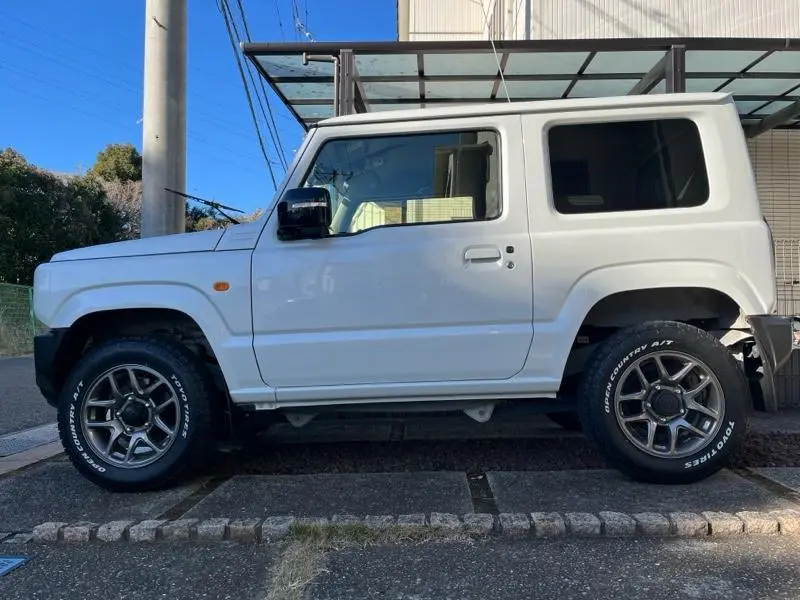 トーヨー・オープンカントリー A/T 3 175/80R16を履くジムニーJB64