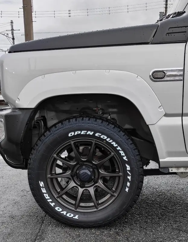 トーヨー・オープンカントリー A/T EX 195/65R16を履くジムニーJB64