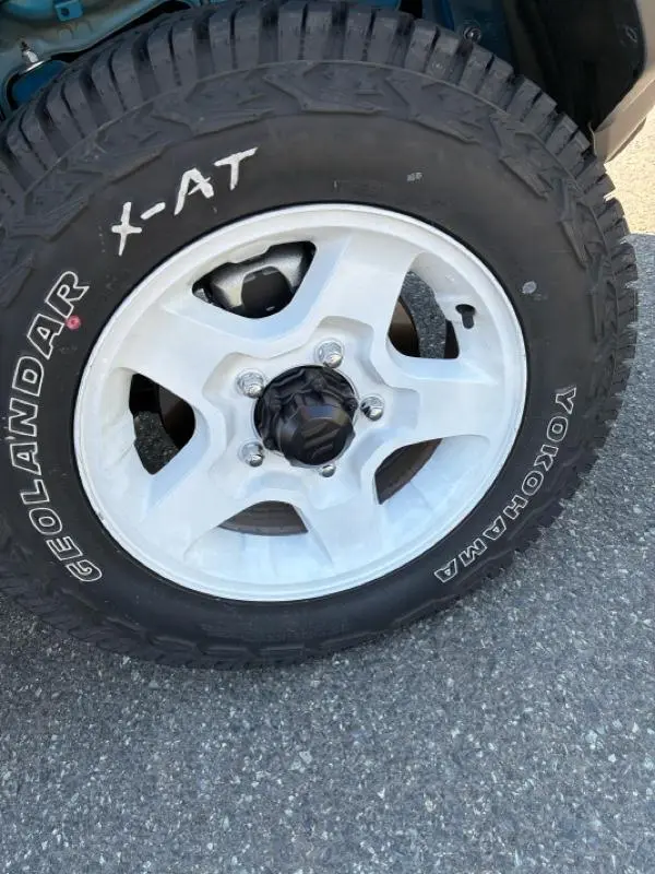 「ヨコハマ・ジオランダー X-AT」195R16Cを履くジムニーJB64