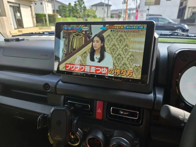 カーナビAVIC-RF720を装着したジムニーのダッシュボードの写真