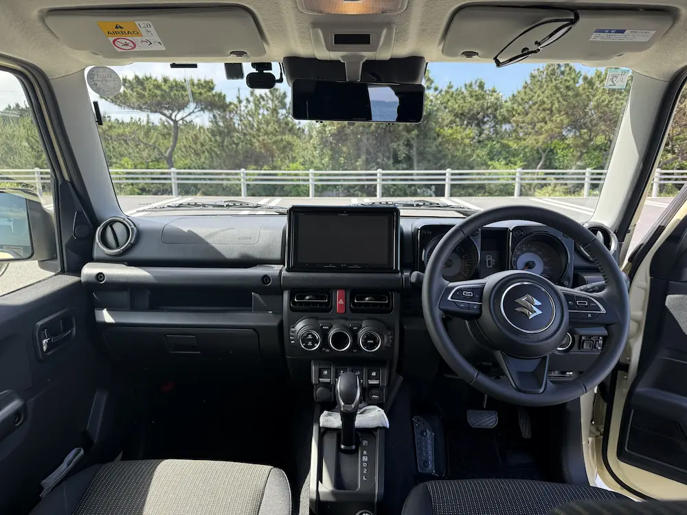 ジムニーノマド運転席・インパネ全景写真